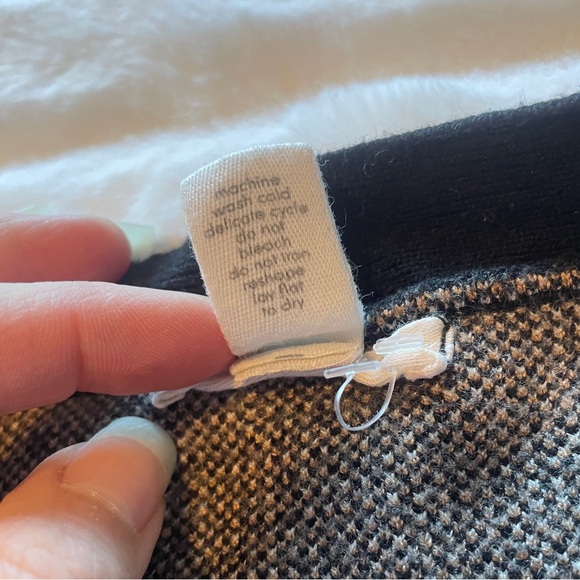 Daisy flower cropped cardigan sweater - Picture 2 of 10